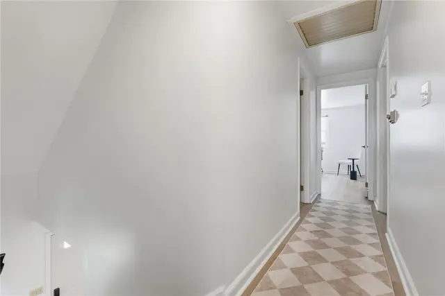 105 Windgate Dr gallery image 8
