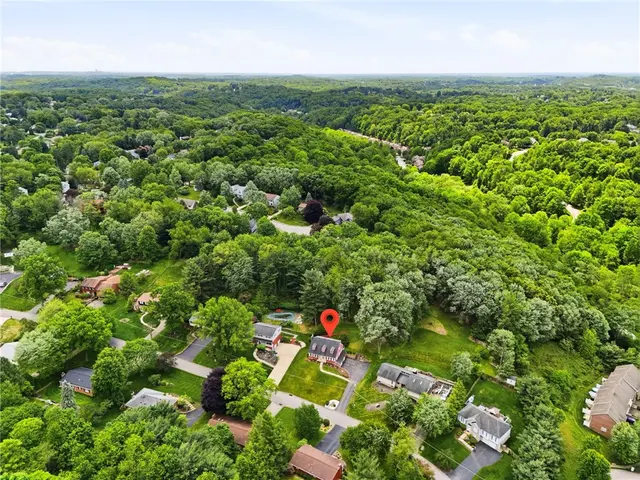 105 Windgate Dr gallery image 9