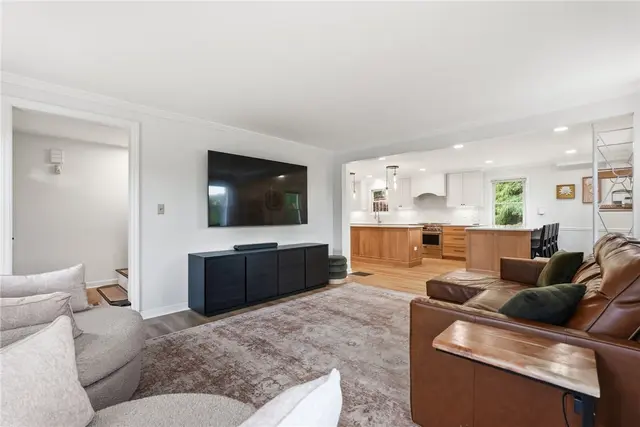 105 Windgate Dr gallery image 13
