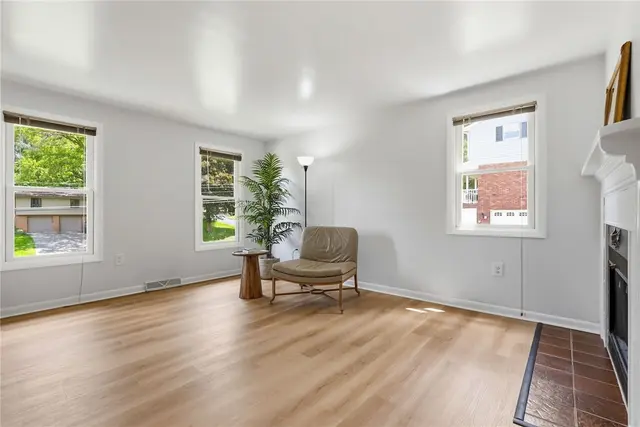 105 Windgate Dr gallery image 20