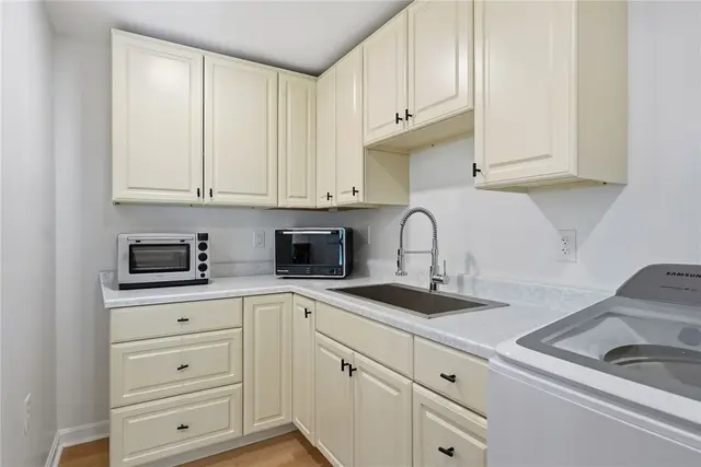 105 Windgate Dr gallery image 30
