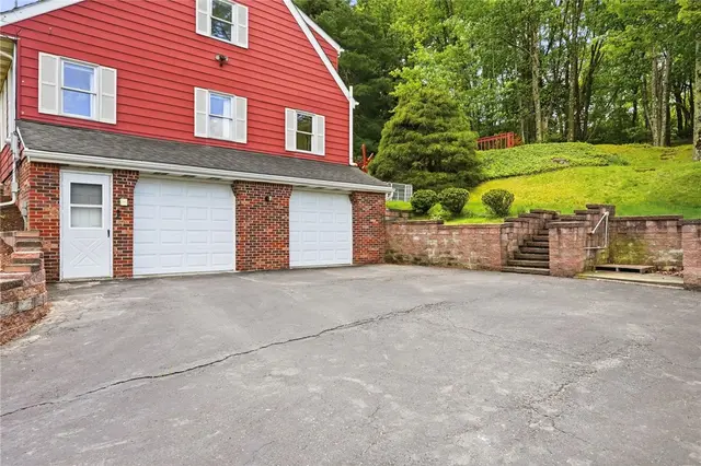 105 Windgate Dr gallery image 40