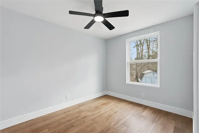 105 York Rd gallery image 6