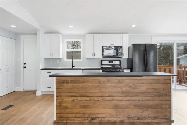 105 York Rd gallery image 16