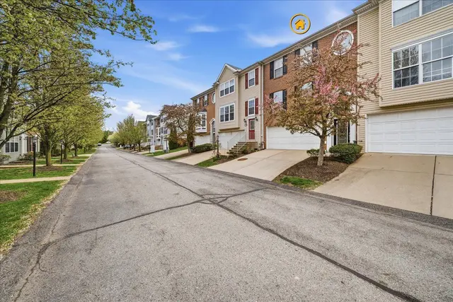 10532 Cherry Grove COURT gallery image 3