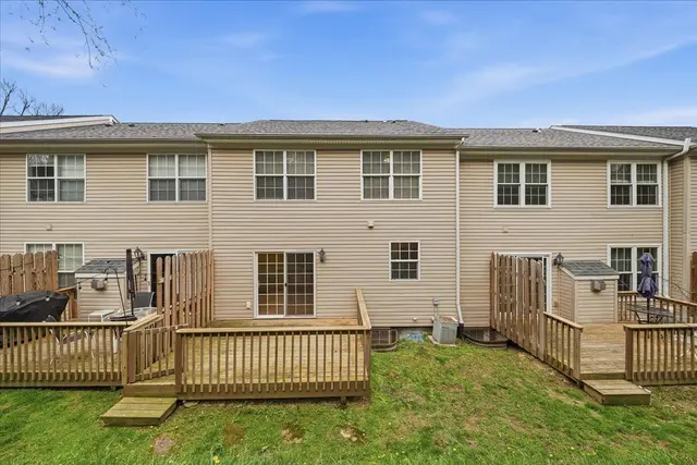 10532 Cherry Grove COURT gallery image 9