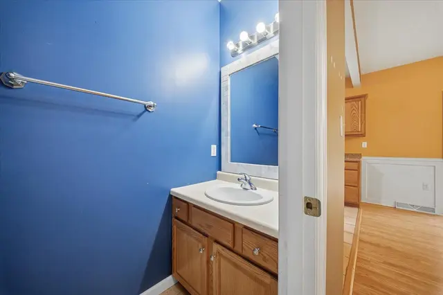 10532 Cherry Grove COURT gallery image 17