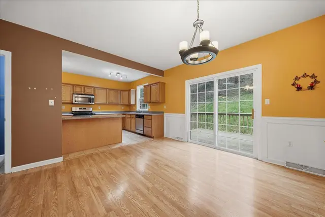 10532 Cherry Grove COURT gallery image 18
