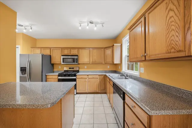 10532 Cherry Grove COURT gallery image 21