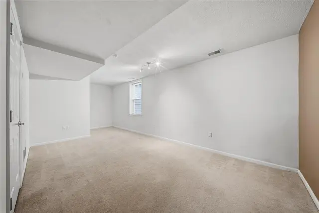 10532 Cherry Grove COURT gallery image 32