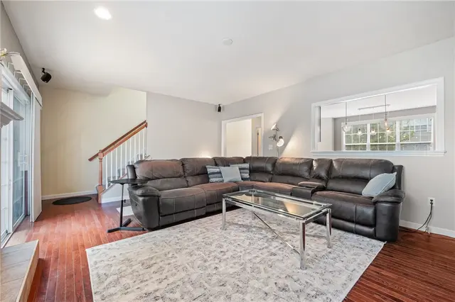 10532 Timber Edge Drive gallery image 3