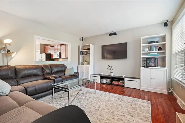 10532 Timber Edge Drive gallery image 13