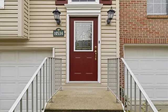 10534 Cherry Grove Court gallery image 2