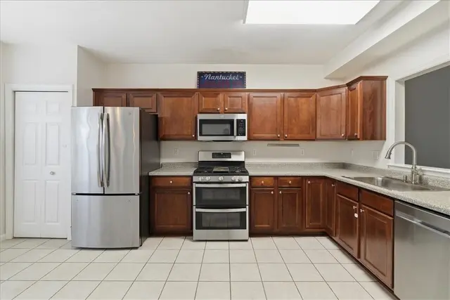 10534 Cherry Grove Court gallery image 3