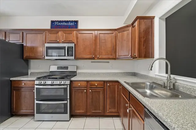 10534 Cherry Grove Court gallery image 4