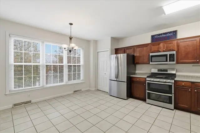 10534 Cherry Grove Court gallery image 7
