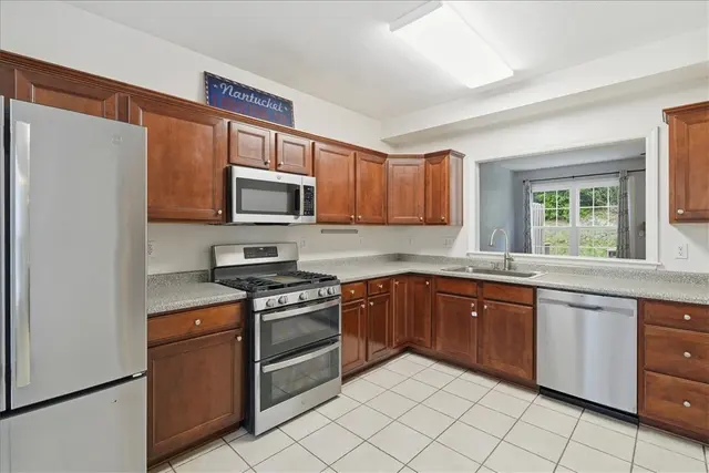 10534 Cherry Grove Court gallery image 8