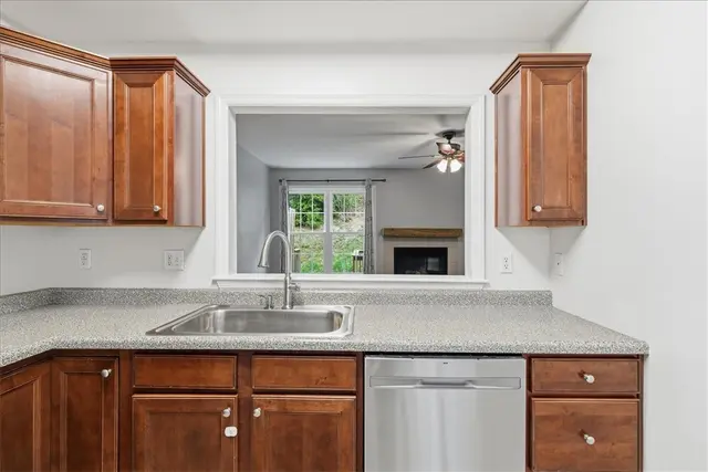 10534 Cherry Grove Court gallery image 9
