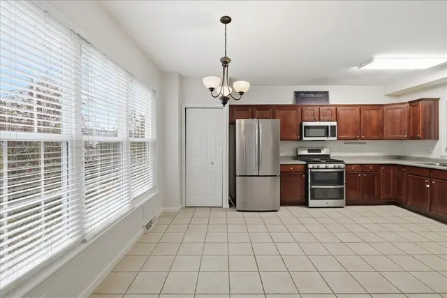 10534 Cherry Grove Court gallery image 12
