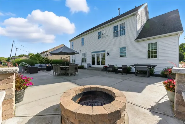 1055 S Lake Drive gallery image 3