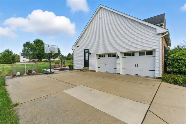 1055 S Lake Drive gallery image 9
