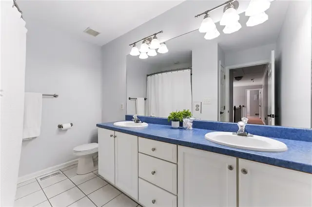 1055 S Lake Drive gallery image 10