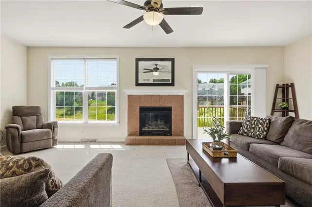 10565 Cherry Grove Court gallery image 12