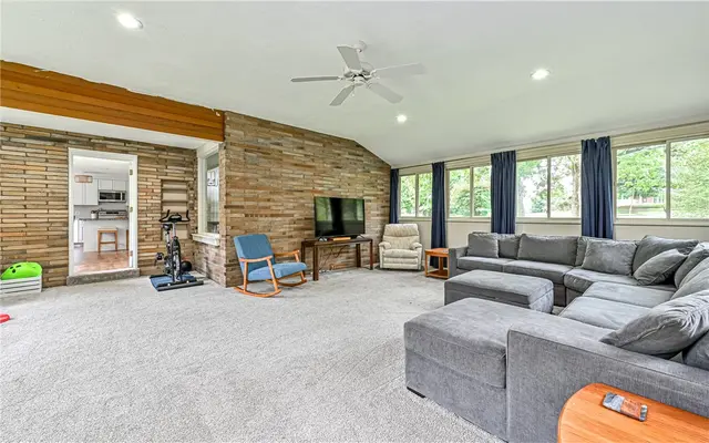 10595 Crest Rd gallery image 6