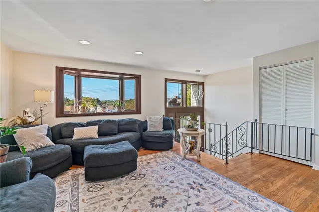 106 Elrose Dr gallery image 8
