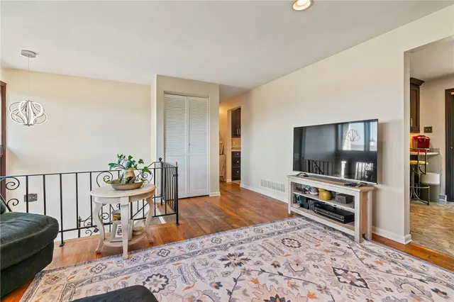 106 Elrose Dr gallery image 10