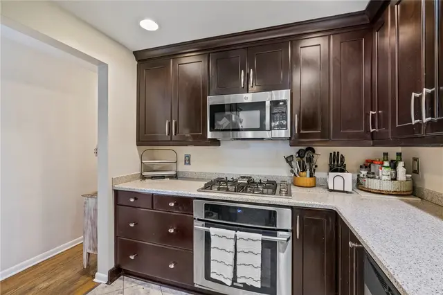 106 Elrose Dr gallery image 11