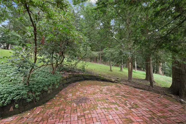 1060 Covington Pl gallery image 4