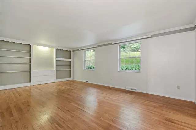 1060 Covington Pl gallery image 11