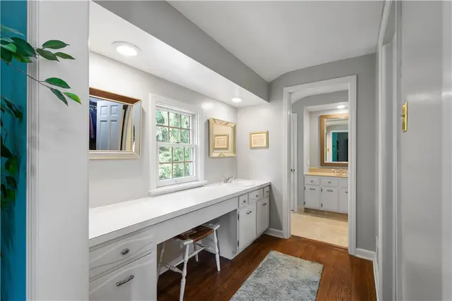 1061 Apple Hill Lane gallery image 2