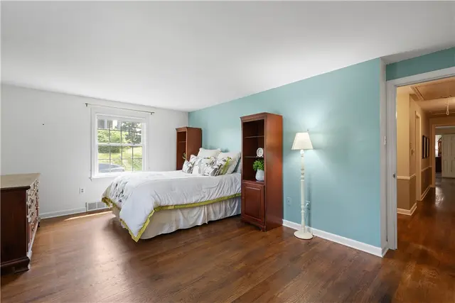 1061 Apple Hill Lane gallery image 9