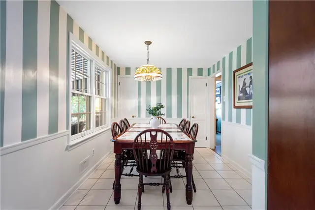 1061 Apple Hill Lane gallery image 19