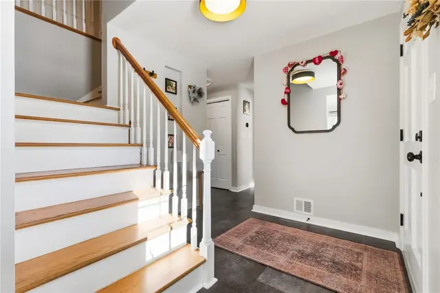 1069 Woodhill Drive gallery image 8
