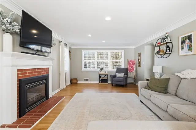 1069 Woodhill Drive gallery image 10