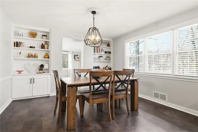1069 Woodhill Drive gallery image 15