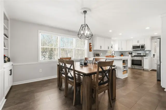 1069 Woodhill Drive gallery image 16