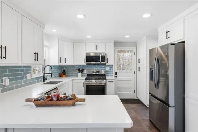 1069 Woodhill Drive gallery image 19