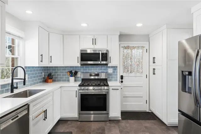 1069 Woodhill Drive gallery image 20