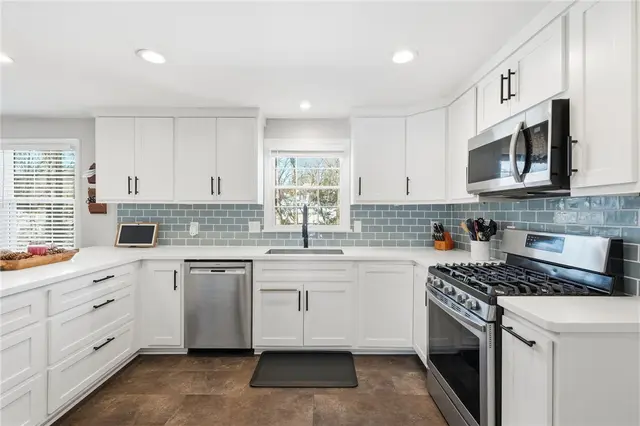 1069 Woodhill Drive gallery image 21