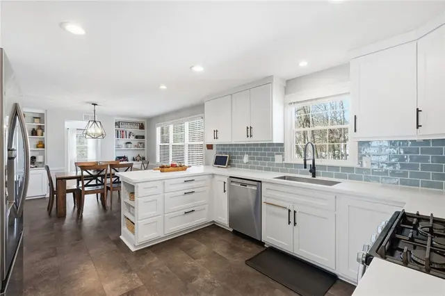 1069 Woodhill Drive gallery image 22
