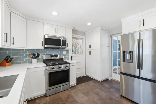 1069 Woodhill Drive gallery image 23