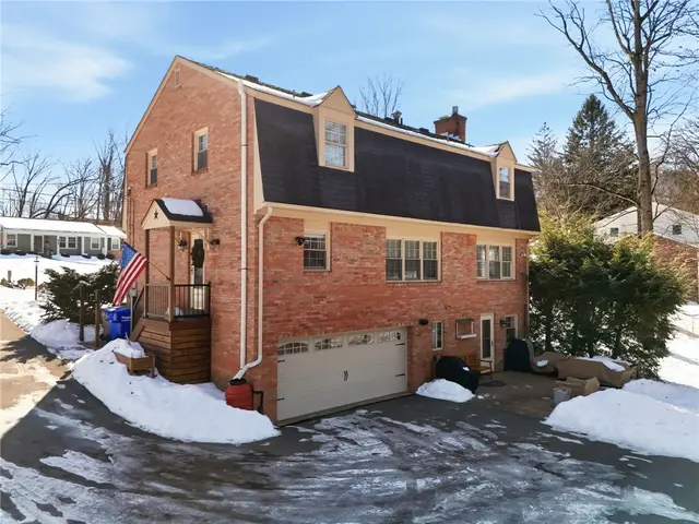 1069 Woodhill Drive gallery image 43