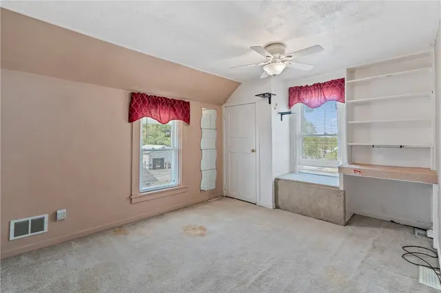 107 E. School St gallery image 37
