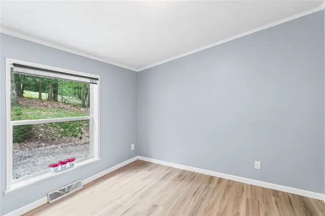 107 Erbes Ln gallery image 6