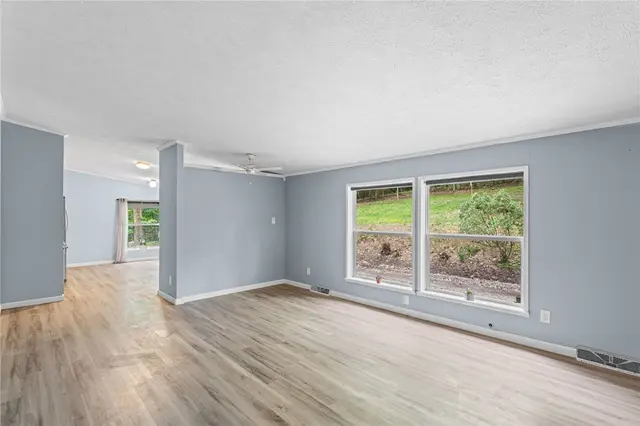107 Erbes Ln gallery image 9