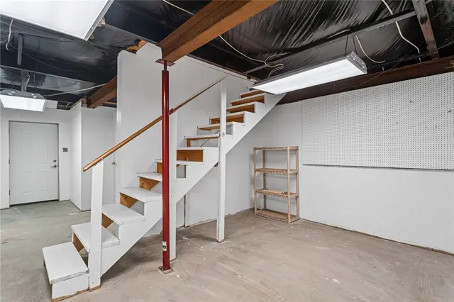 107 Erbes Ln gallery image 40